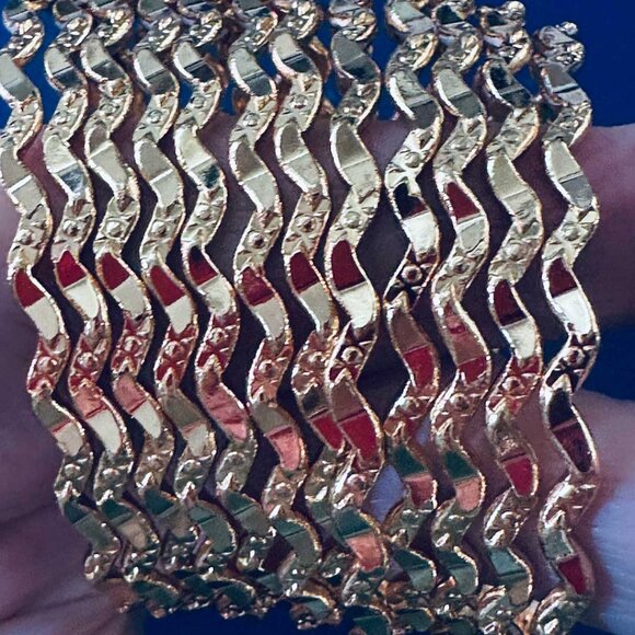 Set of 12 Gold-Tone 22K Style Textured Bangles – Bollywood / Indian Bridal Style - Picture 5 of 6